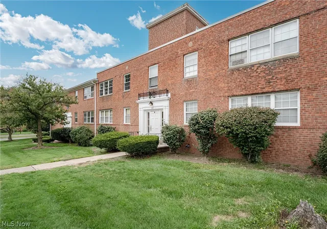 Photo 2 of Condo for sale at 3271 Warrensville Ctr Rd #8B, Shaker Heights, OH 44122 | MLS# 5240607 | Listing updated on 2026-09-04