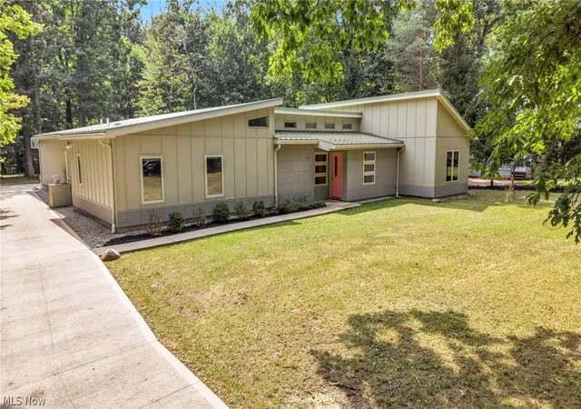 Photo 3 of Sale Pending at 8365 Whitewood Rd, Brecksville, OH 44141 | MLS# 5242338 | Listing updated on 2026-09-07