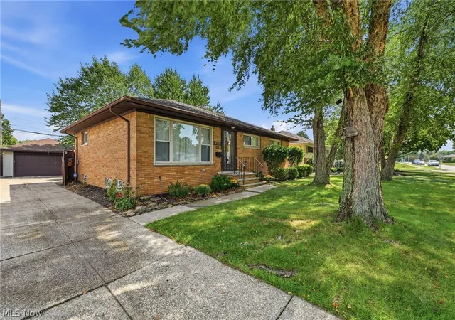 Photo 2 of Sale Pending at 7263 Oakwood Rd, Cleveland, OH 44130 | MLS# 5242531 | Listing updated on 2026-09-15