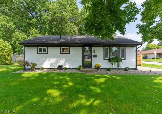 Photo 1 of Sale Pending at 1584 Ridgewood Dr, Salem, OH 44460 | MLS# 5241814 | Listing updated on 2026-09-09