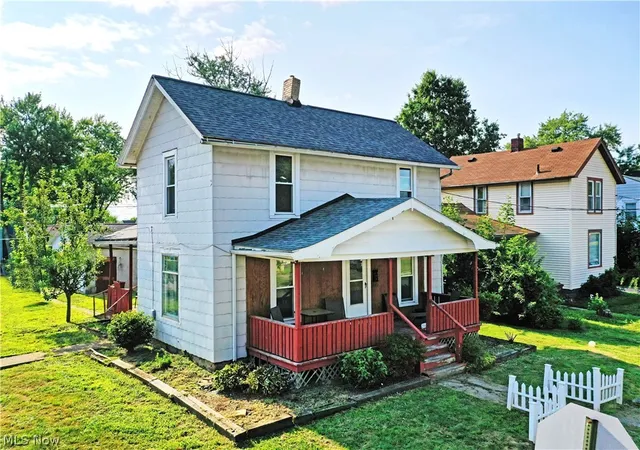 Photo 2 of Single family home for sale at 304 Cherry Ave, Niles, OH 44446 | MLS# 5242278 | Listing updated on 2026-09-29