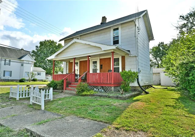 Photo 3 of Single family home for sale at 304 Cherry Ave, Niles, OH 44446 | MLS# 5242278 | Listing updated on 2026-09-29