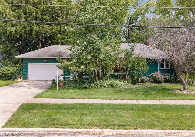 Photo 1 of Sale Pending at 6225 Stratford Dr, Cleveland, OH 44130 | MLS# 5238290 | Listing updated on 2026-09-19