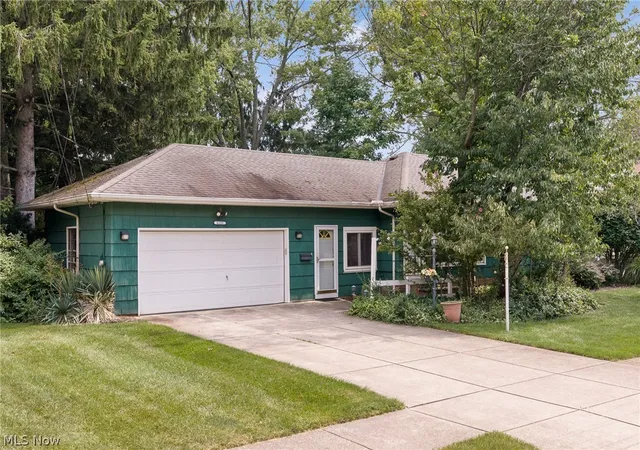 Photo 2 of Sale Pending at 6225 Stratford Dr, Cleveland, OH 44130 | MLS# 5238290 | Listing updated on 2026-09-19