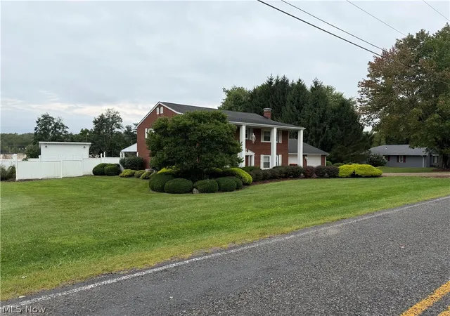 Photo 2 of Single family home for sale at 48769 Lakeview Cir, East Liverpool, OH 43920 | MLS# 5242002 | Listing updated on 2026-09-14