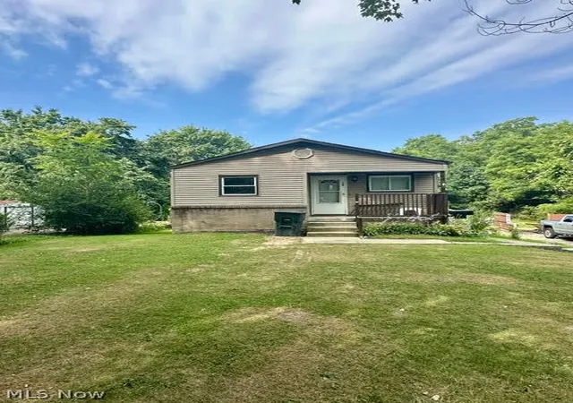 Photo 1 of Sale Pending at 132 134 N Avon Ave, Wadsworth, OH 44281 | MLS# 5242595 | Listing updated on 2026-09-04