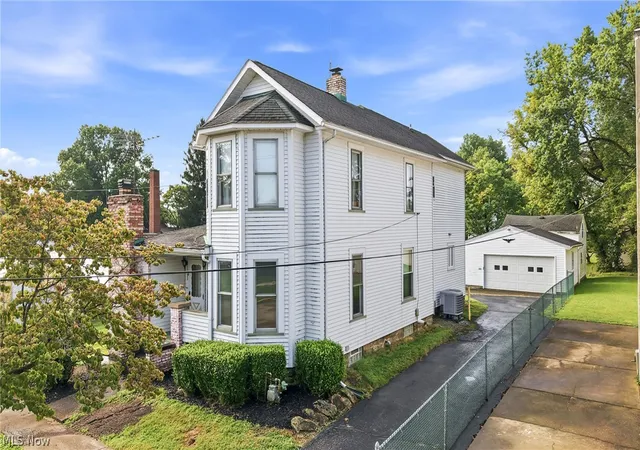 Photo 3 of Single family home for sale at 30 E Liberty St, Newton Falls, OH 44444 | MLS# 5242559 | Listing updated on 2026-09-28