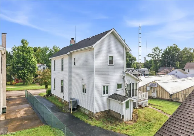 Photo 4 of Single family home for sale at 30 E Liberty St, Newton Falls, OH 44444 | MLS# 5242559 | Listing updated on 2026-09-28