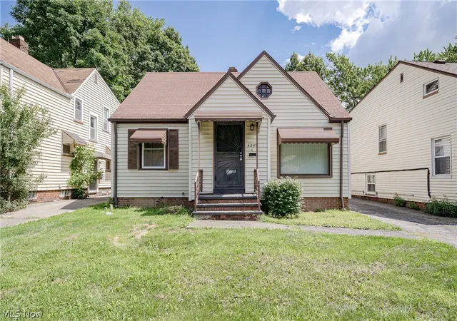 Single family home for sale at 4357 Ingleside Rd, Cleveland, OH 44128 | MLS# 5239887