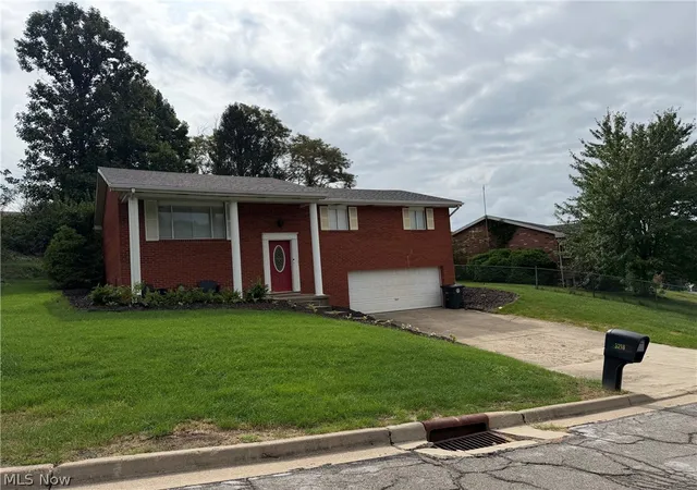 Photo 1 of Single family home for sale at 3218 Saint Charles Dr, Steubenville, OH 43952 | MLS# 5242102 | Listing updated on 2026-09-23