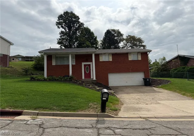 Photo 2 of Single family home for sale at 3218 Saint Charles Dr, Steubenville, OH 43952 | MLS# 5242102 | Listing updated on 2026-09-23