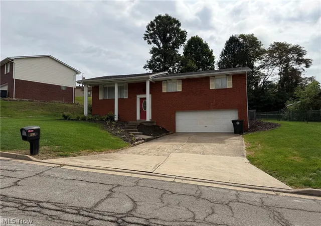 Photo 3 of Single family home for sale at 3218 Saint Charles Dr, Steubenville, OH 43952 | MLS# 5242102 | Listing updated on 2026-09-23