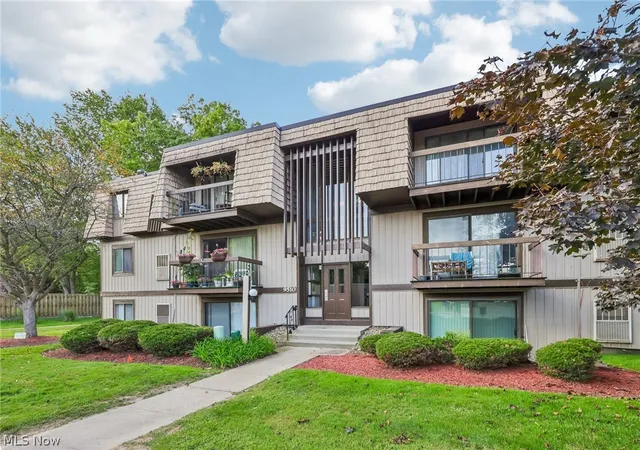 Photo 2 of Condo for sale at 9510 Cove Dr #C10, North Royalton, OH 44133 | MLS# 5242470 | Listing updated on 2026-09-21