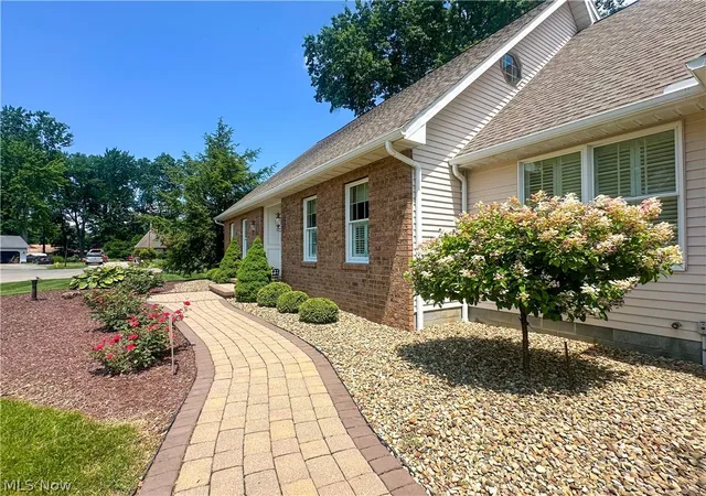 Photo 2 of Single family home for sale at 100 Onyx Pl, Cortland, OH 44410 | MLS# 5242584 | Listing updated on 2026-09-11