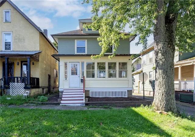 Photo 1 of Single family home for sale at 121 Chestnut Ave Ne, Massillon, OH 44646 | MLS# 5242490 | Listing updated on 2026-09-05