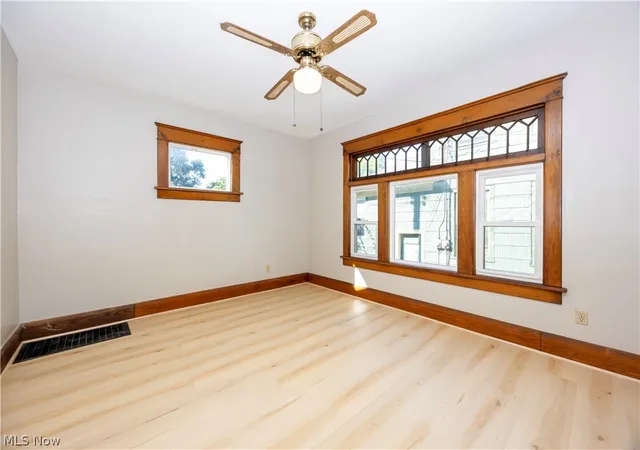 Photo 4 of Single family home for sale at 121 Chestnut Ave NE, Massillon, OH 44646 | MLS# 5242490 | Listing updated on 2026-09-05