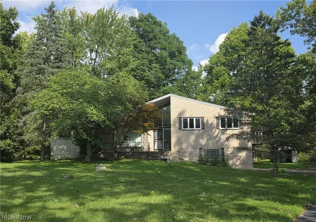 Single family home for sale at 13037 Stratford Trl, Chesterland, OH 44026 | MLS# 5242133