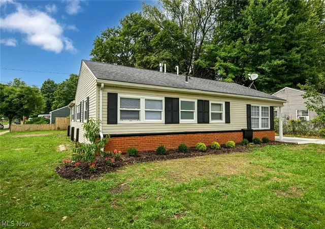 Photo 1 of Single family home for sale at 1376 Seward Ave, Akron, OH 44320 | MLS# 5240863 | Listing updated on 2026-09-05