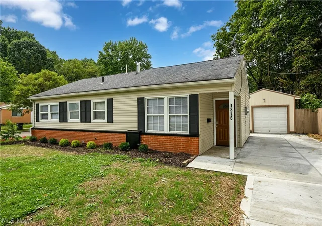 Photo 2 of Single family home for sale at 1376 Seward Ave, Akron, OH 44320 | MLS# 5240863 | Listing updated on 2026-09-05