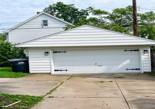 Photo 18 of Single family home for sale at 1568 Blossom Park Ave, Lakewood, OH 44107 | MLS# 5241882 | Listing updated on 2026-09-14
