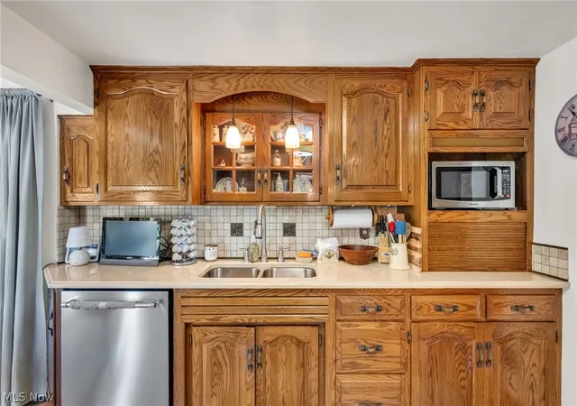 Photo 4 of Single family home for sale at 100 Chips Ln, Follansbee, WV 26037 | MLS# 5242501 | Listing updated on 2026-09-07