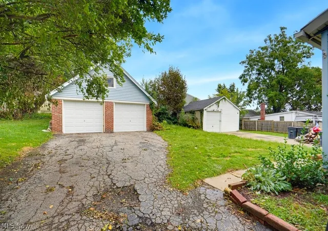 Photo 3 of Single family home for sale at 2121 10th Street Sw, Akron, OH 44314 | MLS# 5242650 | Listing updated on 2026-09-14