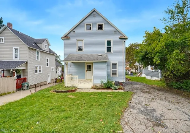 Photo 3 of Single family home for sale at 2121 10th Street SW, Akron, OH 44314 | MLS# 5242650 | Listing updated on 2026-09-14