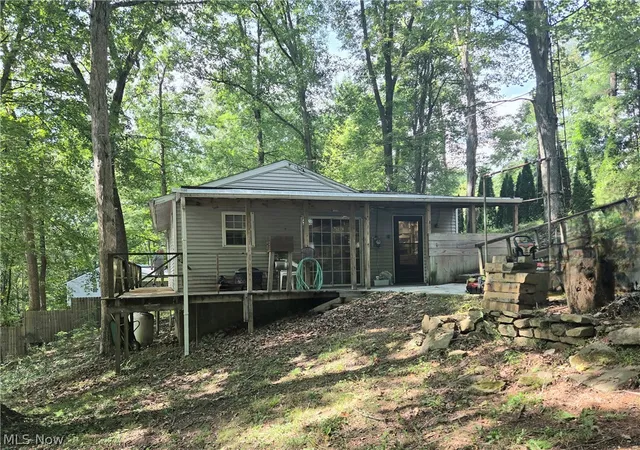 Photo 1 of Single family home for sale at 5082 Poplar Dr Sw, Carrollton, OH 44615 | MLS# 5242366 | Listing updated on 2026-09-23