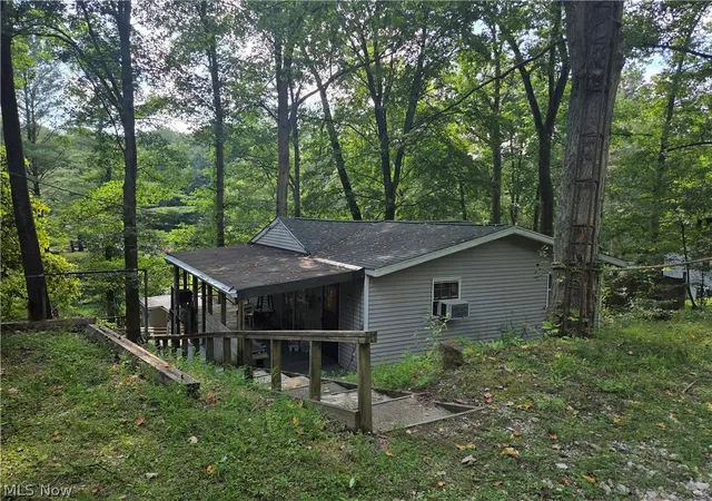 Photo 2 of Single family home for sale at 5082 Poplar Dr Sw, Carrollton, OH 44615 | MLS# 5242366 | Listing updated on 2026-09-23