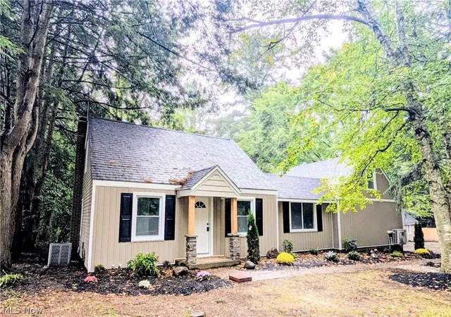 Photo 1 of Single family home for sale at 1739 E Turkeyfoot Lake Rd, Green, OH 44312 | MLS# 5238873 | Listing updated on 2026-09-14