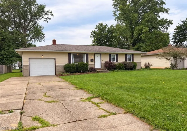 Photo 2 of Single family home for sale at 2064 Innwood Dr, Youngstown, OH 44515 | MLS# 5242674 | Listing updated on 2026-09-12