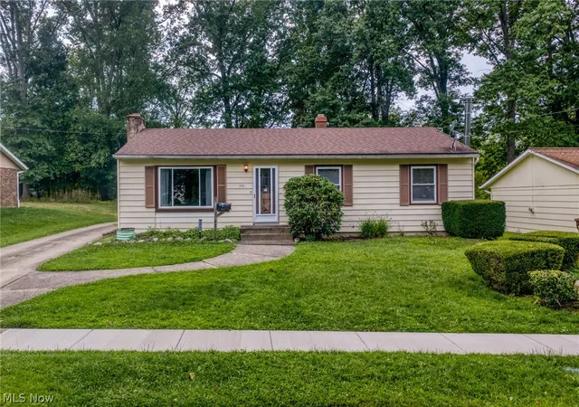 Photo 2 of Sale Pending at 3742 Seneca St, Stow, OH 44224 | MLS# 5241383 | Listing updated on 2026-09-07