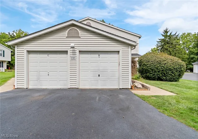 Listing Photo 2 - Condo for sale in building located at 135 Ivy Hl Dr, Medina, OH 44256 - Unit #B-5