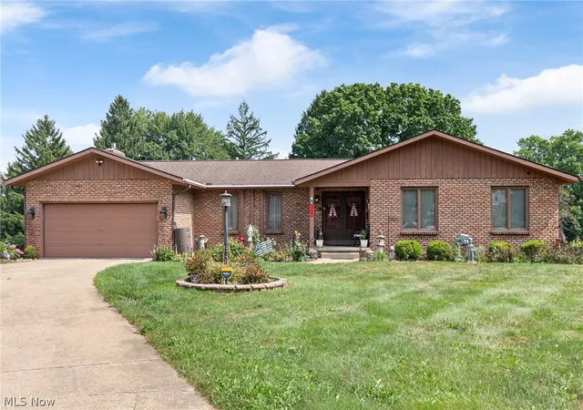 Photo 2 of Single family home for sale at 3741 Muirfield Dr, Green, OH 44685 | MLS# 5240007 | Listing updated on 2026-09-12