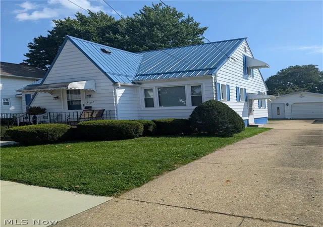 Photo 3 of Single family home for sale at 313 E Line St, Minerva, OH 44657 | MLS# 5242700 | Listing updated on 2026-09-25