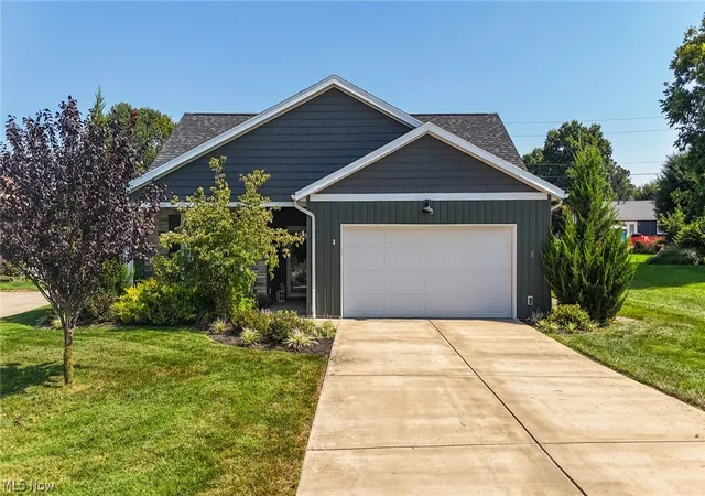 Photo 2 of Single family home for sale at 102 Turning Leaf Ln, Williamstown, WV 26187 | MLS# 5242027 | Listing updated on 2026-09-05
