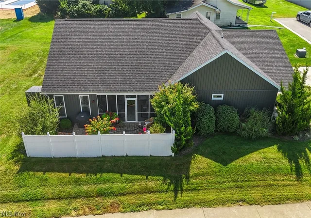 Photo 3 of Single family home for sale at 102 Turning Leaf Ln, Williamstown, WV 26187 | MLS# 5242027 | Listing updated on 2026-09-05