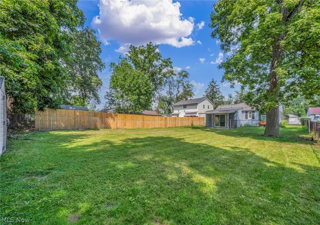 Photo 3 of Single family home for sale at 1002 E 331st Street, Eastlake, OH 44095 | MLS# 5229059 | Listing updated on 2026-09-10