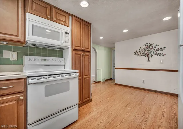 Photo 4 of Single family home for sale at 1002 E 331st Street, Eastlake, OH 44095 | MLS# 5229059 | Listing updated on 2026-09-10