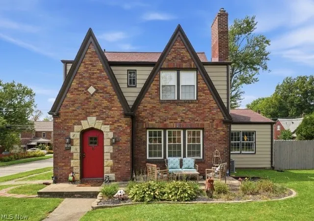 Photo 1 of Sale Pending at 4038 Sunset Blvd, Youngstown, OH 44512 | MLS# 5242505 | Listing updated on 2026-09-06