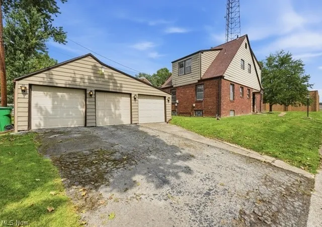 Photo 32 of Sale Pending at 4038 Sunset Blvd, Youngstown, OH 44512 | MLS# 5242505 | Listing updated on 2026-09-06