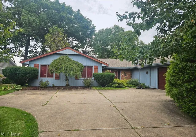 Photo 1 of Sale Pending at 1240 Surfside Cir, Aurora, OH 44202 | MLS# 5242628 | Listing updated on 2026-09-05