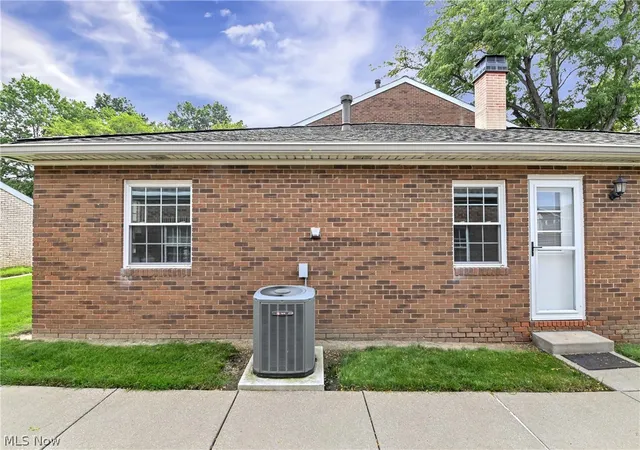 Photo 3 of Sale Pending at 3807 Circlewood Ct #C-109, Cleveland, OH 44126 | MLS# 5241913 | Listing updated on 2026-09-09