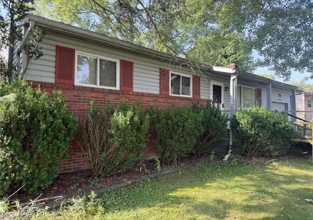 Photo 3 of Single family home for sale at 1312 Deforest Rd Se, Warren, OH 44484 | MLS# 5242734 | Listing updated on 2026-09-20