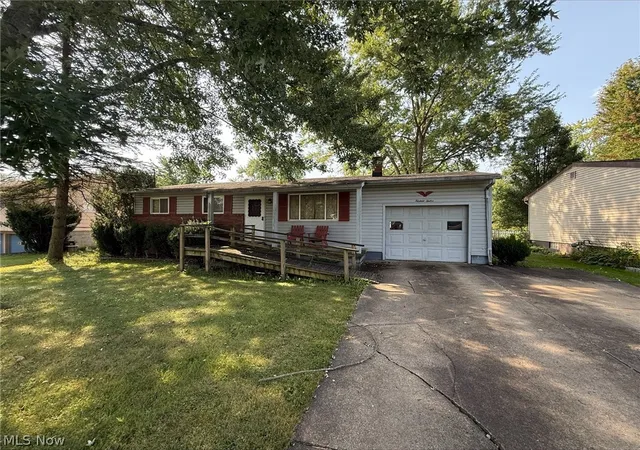 Photo 3 of Single family home for sale at 1312 Deforest Rd SE, Warren, OH 44484 | MLS# 5242734 | Listing updated on 2026-09-20