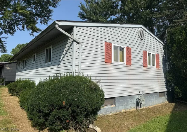 Photo 4 of Single family home for sale at 1312 Deforest Rd SE, Warren, OH 44484 | MLS# 5242734 | Listing updated on 2026-09-20