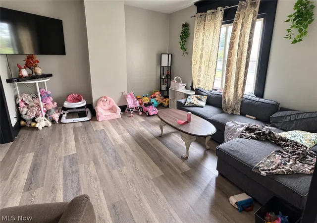 Photo 3 of Single family home for sale at 607 Adams St, Martins Ferry, OH 43935 | MLS# 5242735 | Listing updated on 2026-09-06