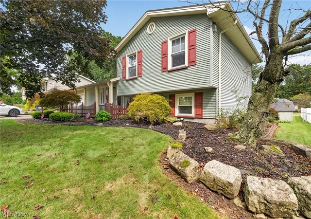 Photo 2 of Single family home for sale at 2379 Oak Tr St, Youngstown, OH 44515 | MLS# 5242720 | Listing updated on 2026-09-14