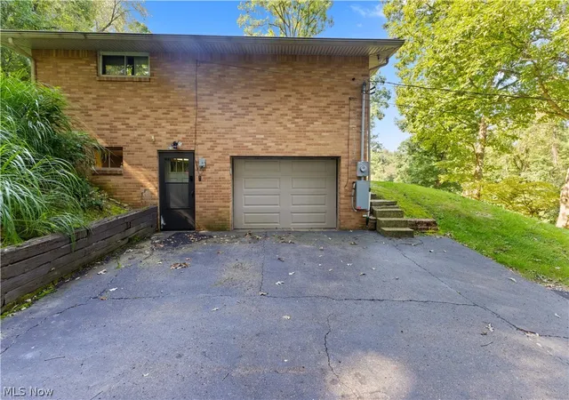 Photo 2 of Single family home for sale at 2082 Wylie Ridge Rd, Weirton, WV 26062 | MLS# 5241208 | Listing updated on 2026-09-06