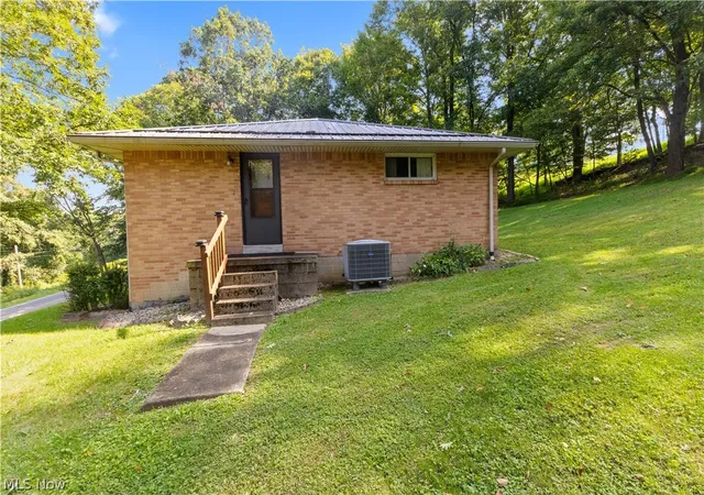 Photo 3 of Single family home for sale at 2082 Wylie Ridge Rd, Weirton, WV 26062 | MLS# 5241208 | Listing updated on 2026-09-06